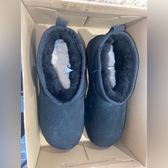 NWT Ultra Mini UGG Boots - Picture 3 of 6